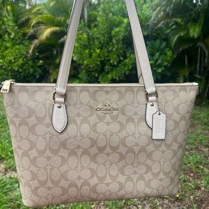 Coach Signature Tote Bag